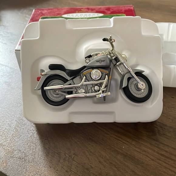 Hallmark Keepsake Christmas Ornament Harley Davidson Fat Boy 2000 2nd in Series - Picture 4 of 8